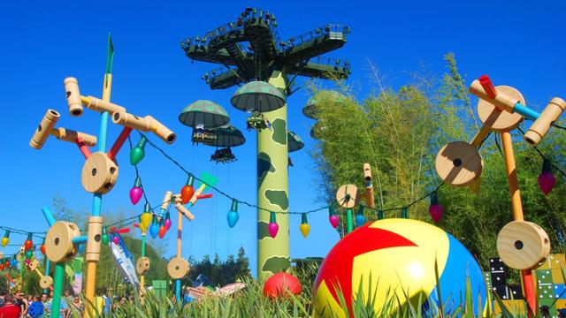 Toy Soldiers Parachute&nbsp;Drop