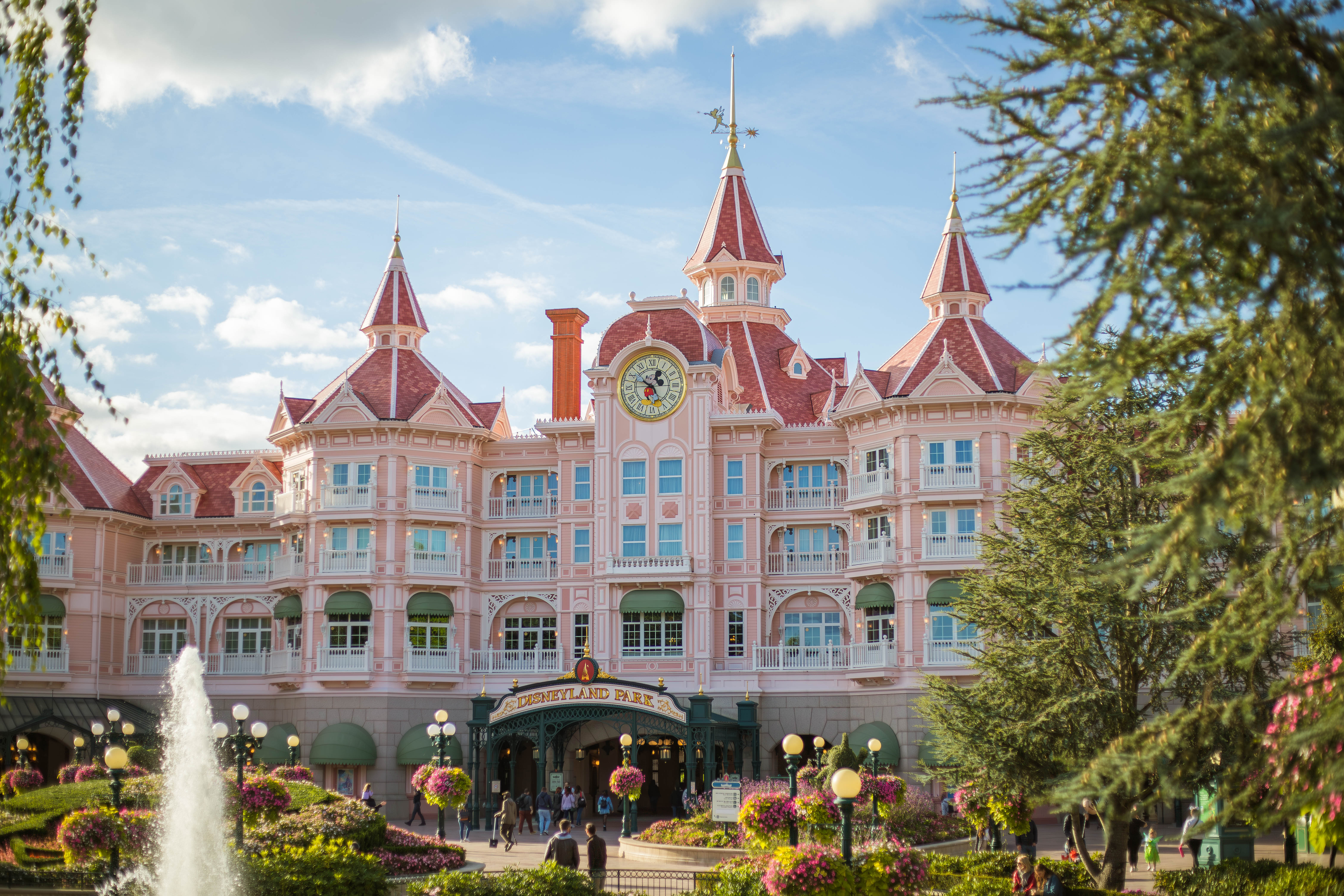 Le Disneyland Hotel